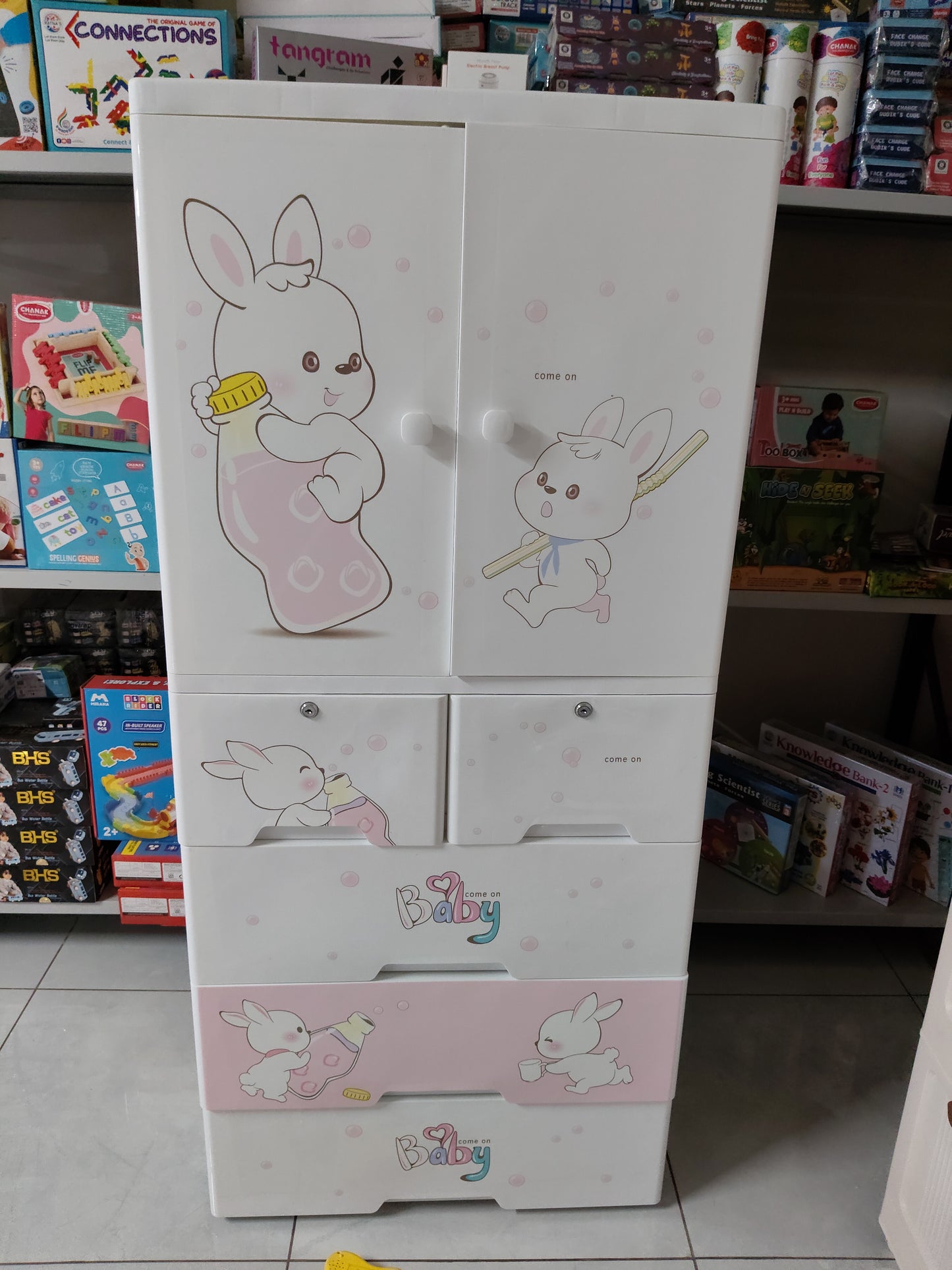 Medium size plastic foldable cupboard (7025)(size 70*38*155)