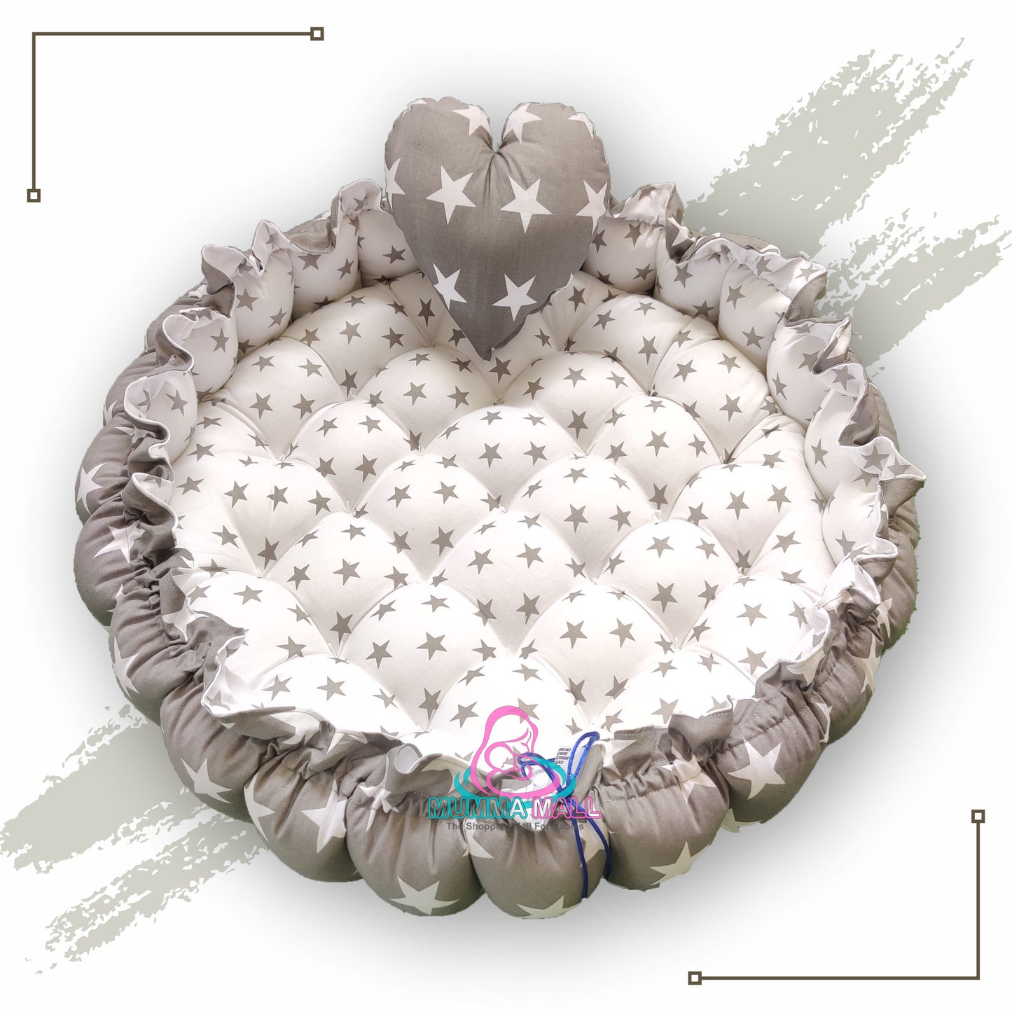 Round baby tub bed with a heart pillow (Grey and White)