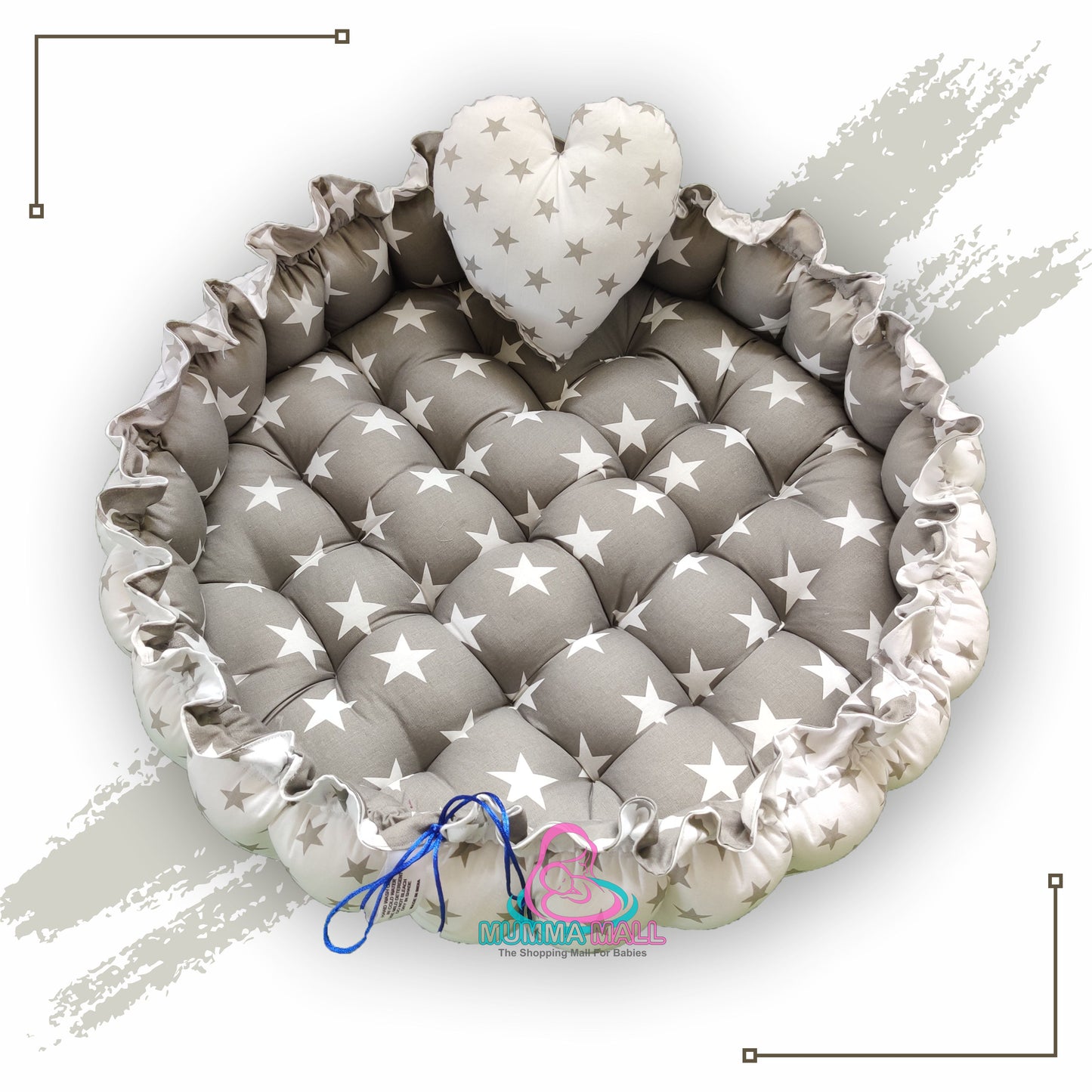 Round baby tub bed with a heart pillow (Grey and White)